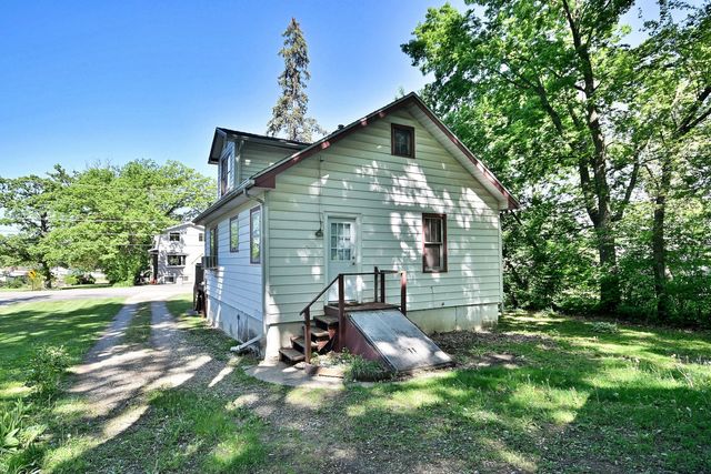 38393 N Lakeside Place, Antioch, IL 60002