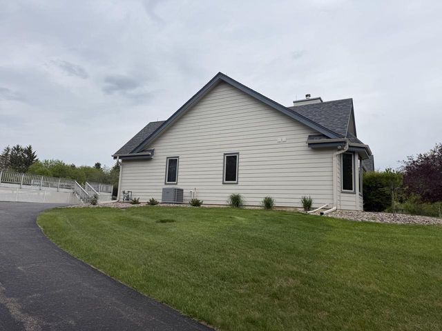 N2W29732 Blodwen DRIVE, Waukesha, WI 53188