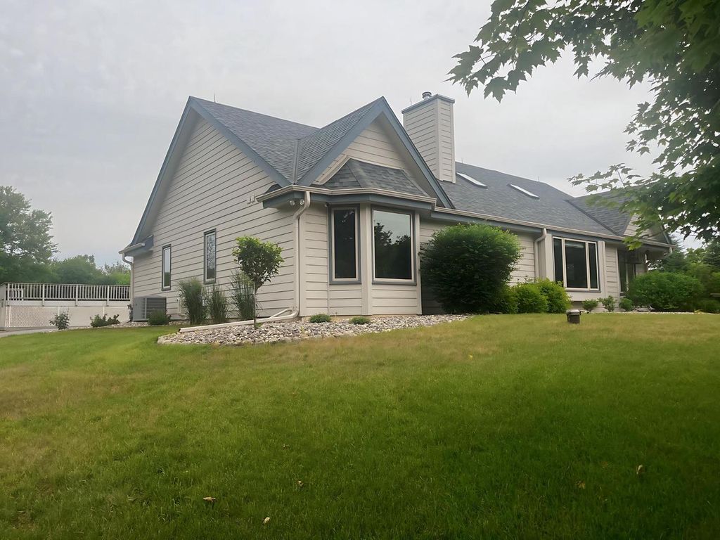 N2W29732 Blodwen DRIVE, Waukesha, WI 53188
