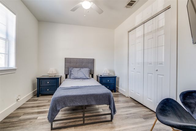 2842 Burlington Boulevard, Dallas, TX 75211