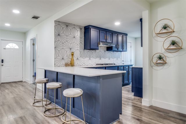 2842 Burlington Boulevard, Dallas, TX 75211