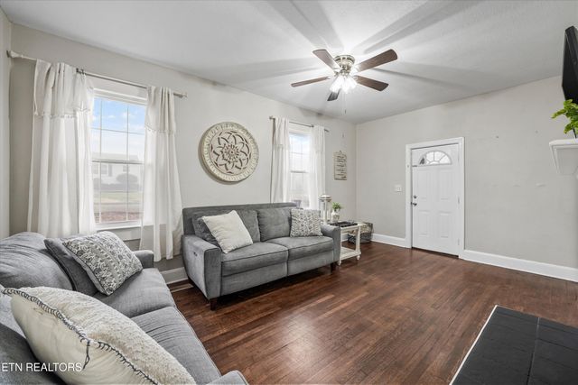 925 Barnabas St, Athens, TN 37303