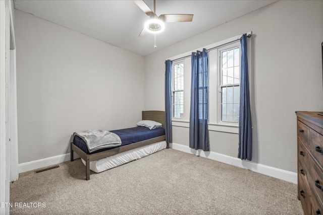 925 Barnabas St, Athens, TN 37303