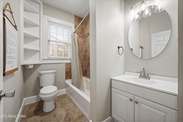 925 Barnabas St, Athens, TN 37303