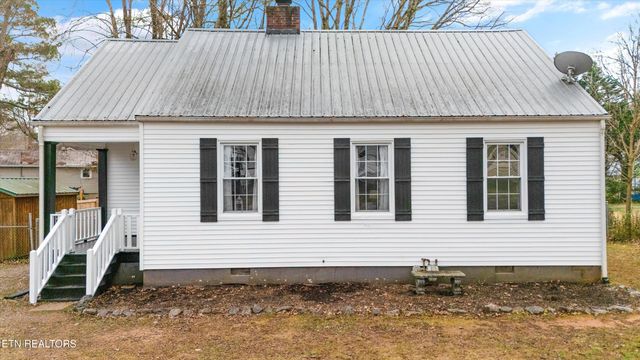 925 Barnabas St, Athens, TN 37303