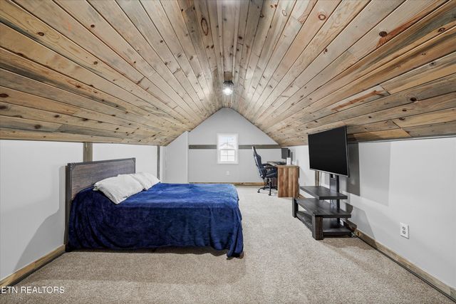 925 Barnabas St, Athens, TN 37303