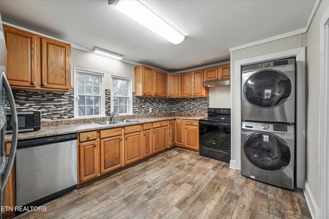 925 Barnabas St, Athens, TN 37303