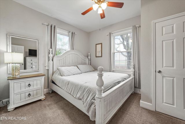 925 Barnabas St, Athens, TN 37303