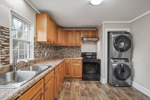 925 Barnabas St, Athens, TN 37303