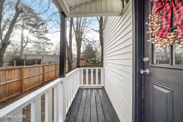 925 Barnabas St, Athens, TN 37303