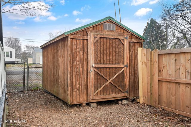 925 Barnabas St, Athens, TN 37303