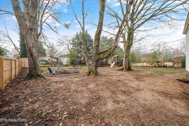 925 Barnabas St, Athens, TN 37303