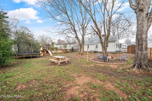 925 Barnabas St, Athens, TN 37303