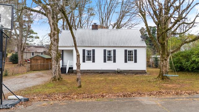 925 Barnabas St, Athens, TN 37303