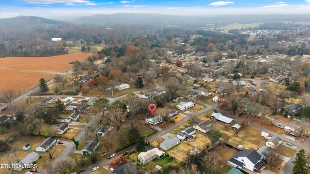 925 Barnabas St, Athens, TN 37303