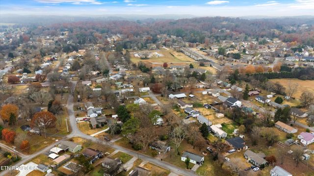 925 Barnabas St, Athens, TN 37303