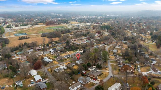 925 Barnabas St, Athens, TN 37303