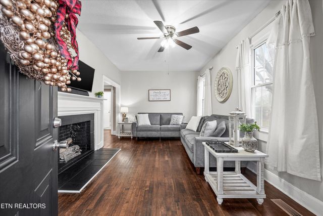 925 Barnabas St, Athens, TN 37303