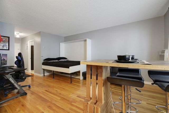 2639 Colfax Avenue S 104, Minneapolis, MN 55408