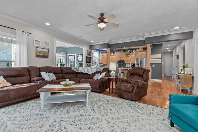 613 E CASTLEBURY LANE, Appleton, WI 54913