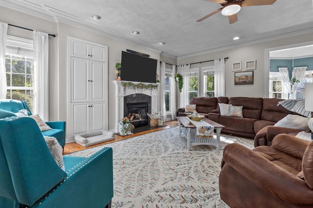 613 E CASTLEBURY LANE, Appleton, WI 54913
