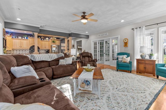 613 E CASTLEBURY LANE, Appleton, WI 54913