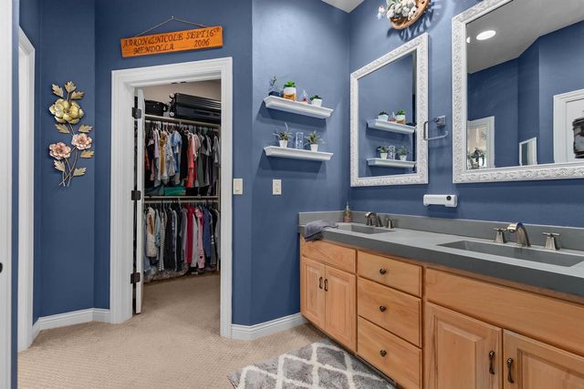613 E CASTLEBURY LANE, Appleton, WI 54913