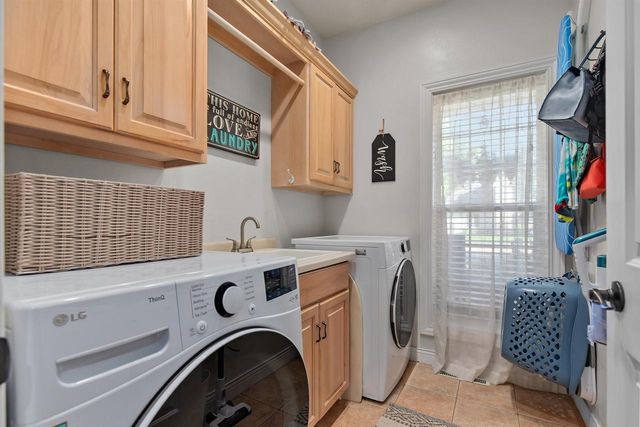 613 E CASTLEBURY LANE, Appleton, WI 54913