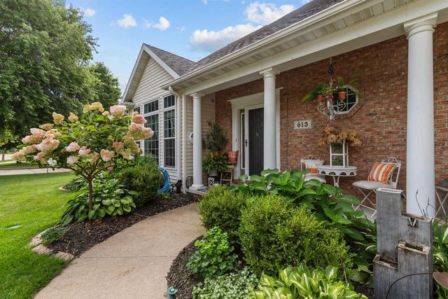613 E CASTLEBURY LANE, Appleton, WI 54913