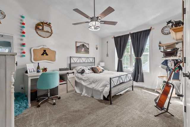 613 E CASTLEBURY LANE, Appleton, WI 54913