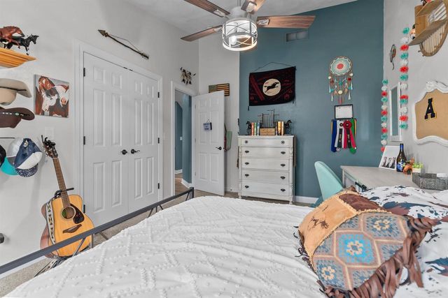 613 E CASTLEBURY LANE, Appleton, WI 54913