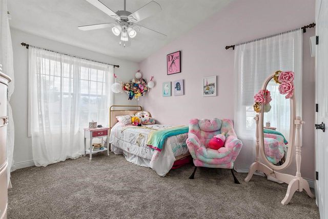 613 E CASTLEBURY LANE, Appleton, WI 54913