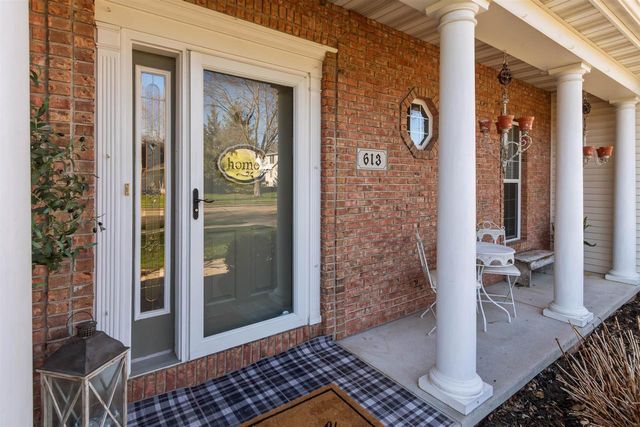 613 E CASTLEBURY LANE, Appleton, WI 54913