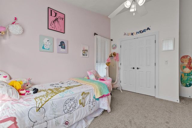 613 E CASTLEBURY LANE, Appleton, WI 54913