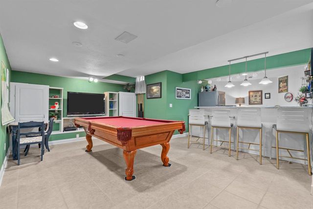 613 E CASTLEBURY LANE, Appleton, WI 54913