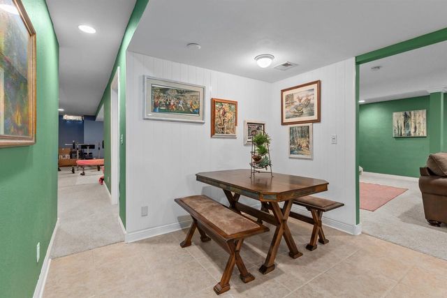 613 E CASTLEBURY LANE, Appleton, WI 54913