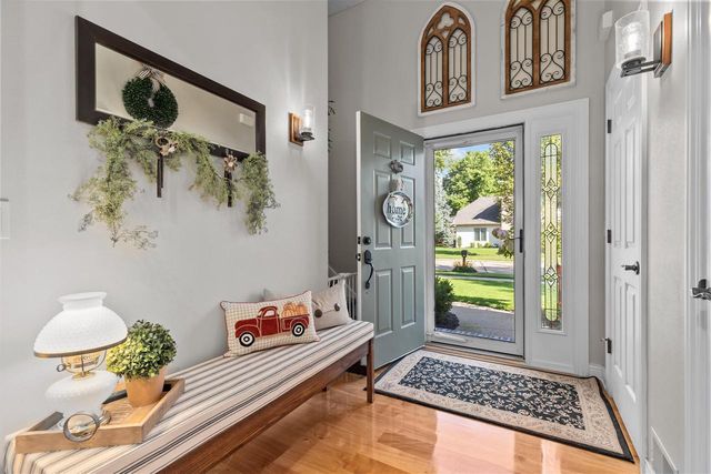 613 E CASTLEBURY LANE, Appleton, WI 54913