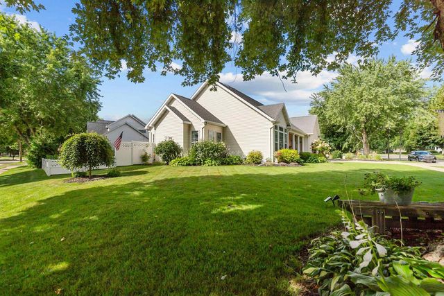 613 E CASTLEBURY LANE, Appleton, WI 54913