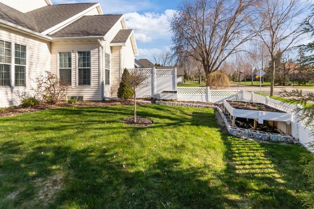 613 E CASTLEBURY LANE, Appleton, WI 54913