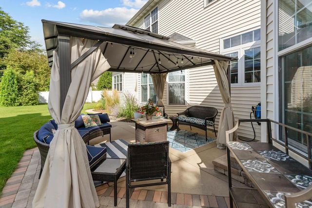 613 E CASTLEBURY LANE, Appleton, WI 54913