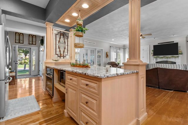 613 E CASTLEBURY LANE, Appleton, WI 54913