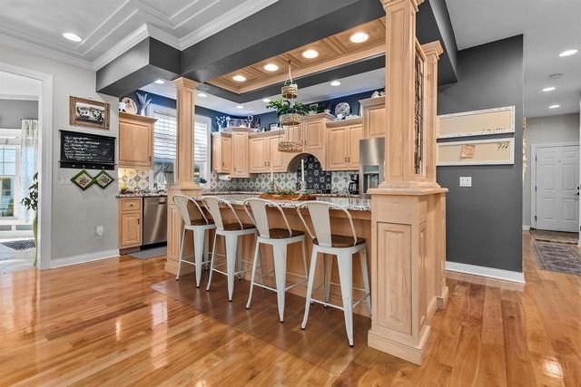 613 E CASTLEBURY LANE, Appleton, WI 54913