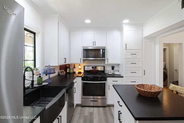 4038 Berkley Drive, Jackson, MS 39211
