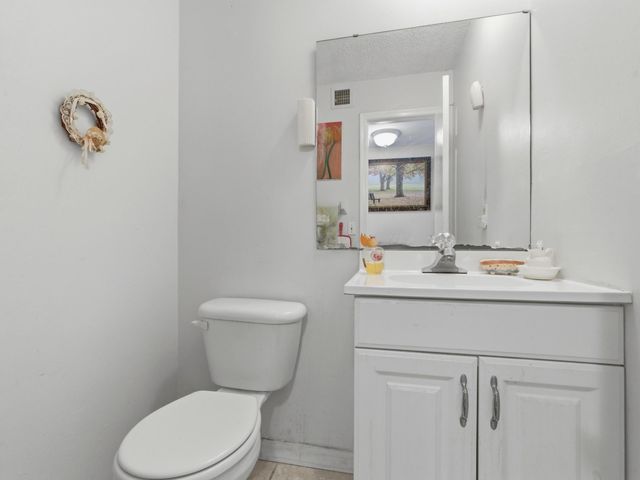 3920 Woodside Drive Apt 11, Coral Springs, FL 33065