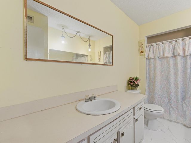 3920 Woodside Drive Apt 11, Coral Springs, FL 33065