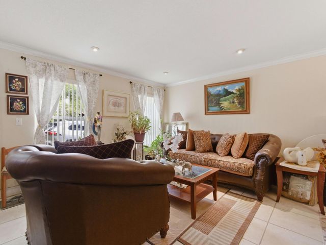 3920 Woodside Drive Apt 11, Coral Springs, FL 33065