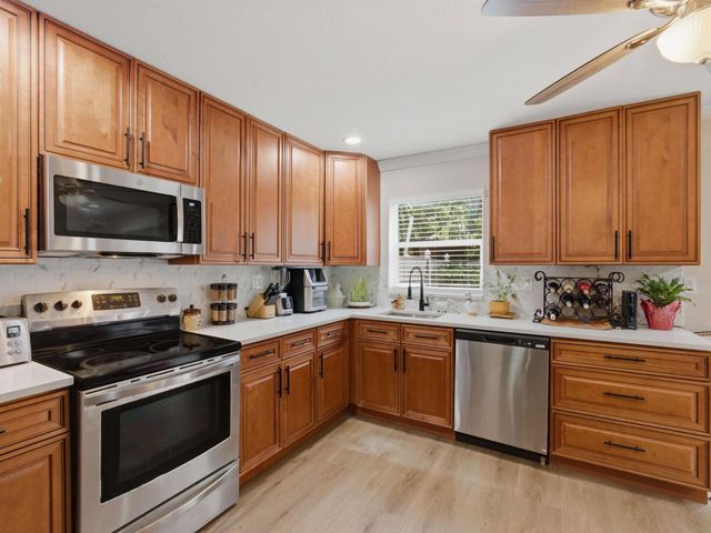 3920 Woodside Drive Apt 11, Coral Springs, FL 33065