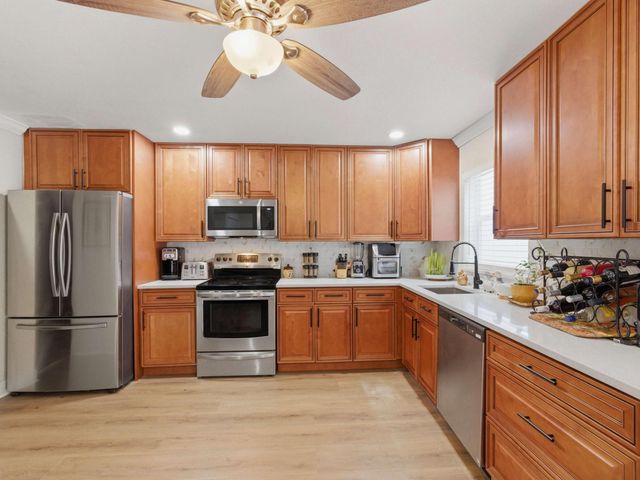 3920 Woodside Drive Apt 11, Coral Springs, FL 33065