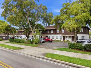 3920 Woodside Drive Apt 11, Coral Springs, FL 33065