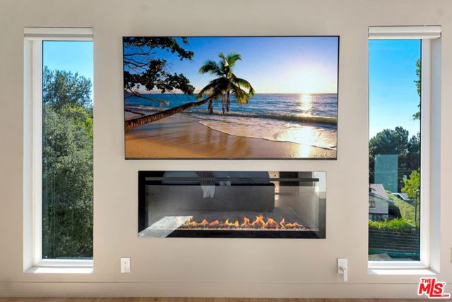 7966 Mulholland Drive, Los Angeles, CA 90046